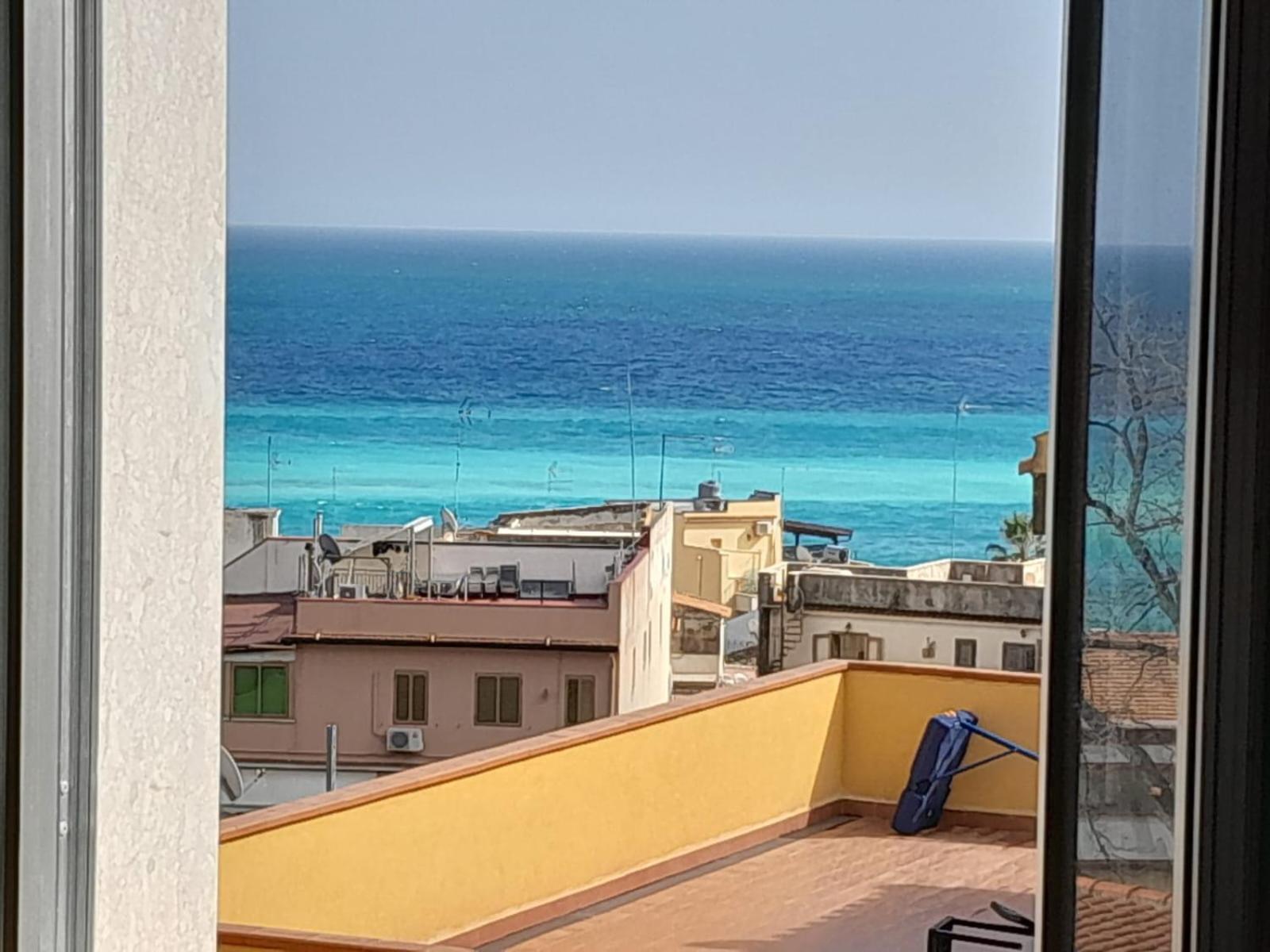 Mungi Bay, Flat With Sea View Roof Top Terrace Giardini Naxos Ruang foto